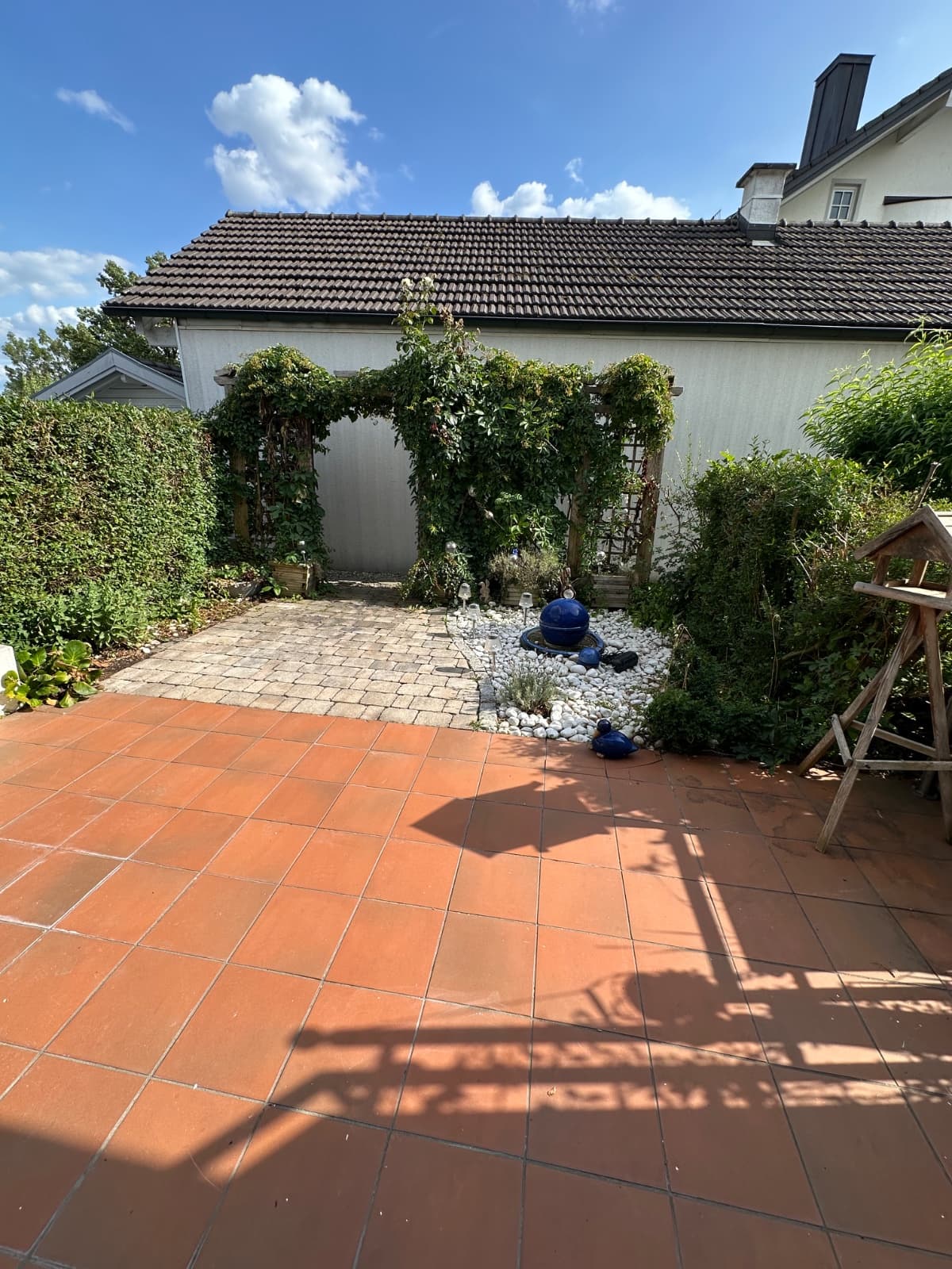 Sehr gepflegte 2-Zimmer-Wohnung mit sonniger Terrasse 2